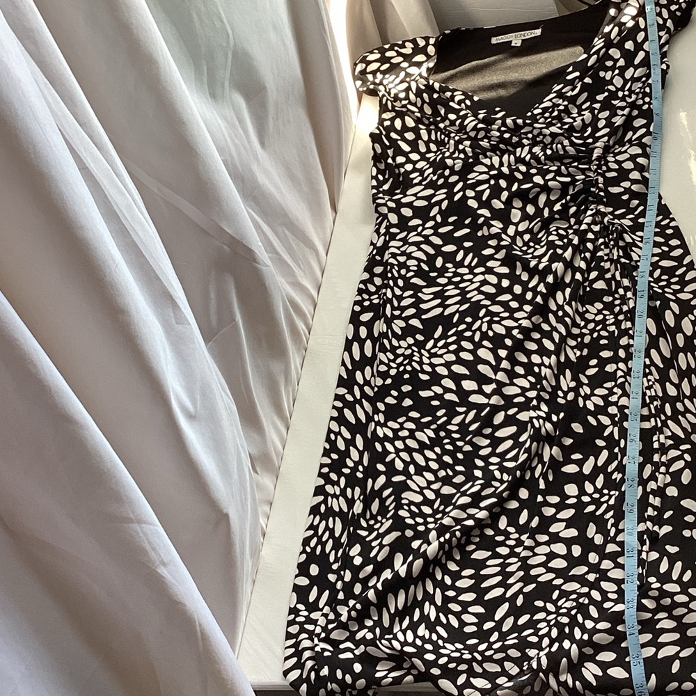 Maggy London Black and White Leaf Print Midi Dress - Picture 10 of 10